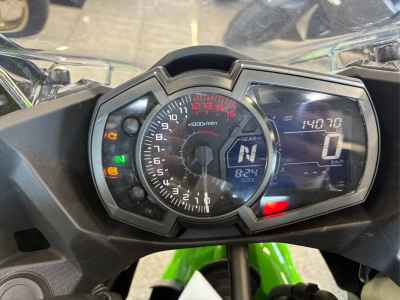 Kawasaki Ninja 400 KRT Edition 2022