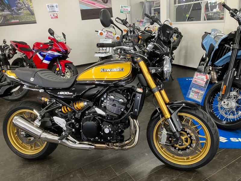 Kawasaki Z900RS 2023
