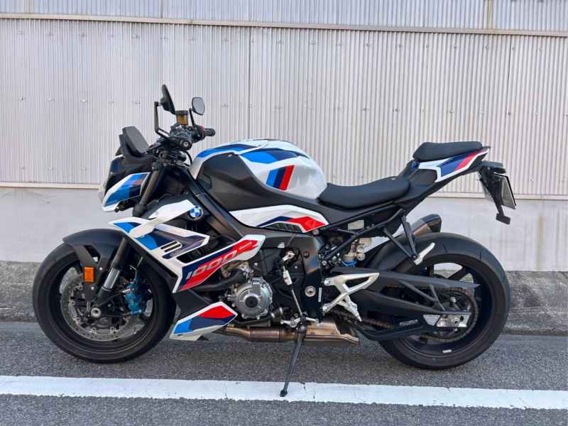 BMW M1000R 2024