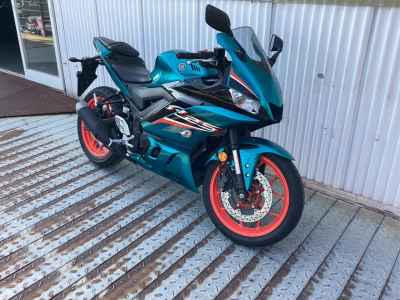 Yamaha YZF-R25 2021