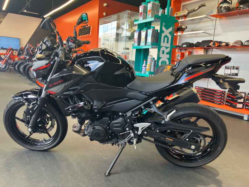 Kawasaki Z400 2025