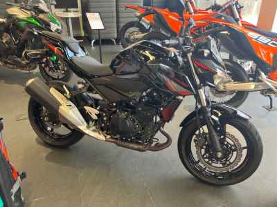 Kawasaki Z400 2025