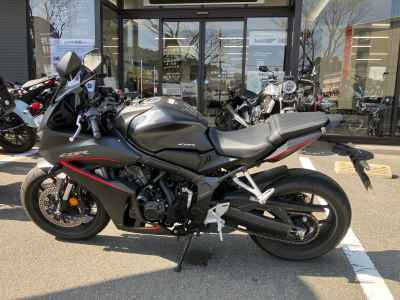 Honda CBR650R E-Clutch 2025