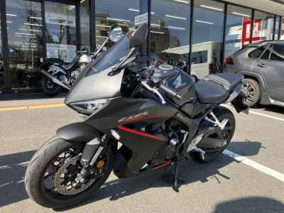 Honda CBR650R E-Clutch 2025