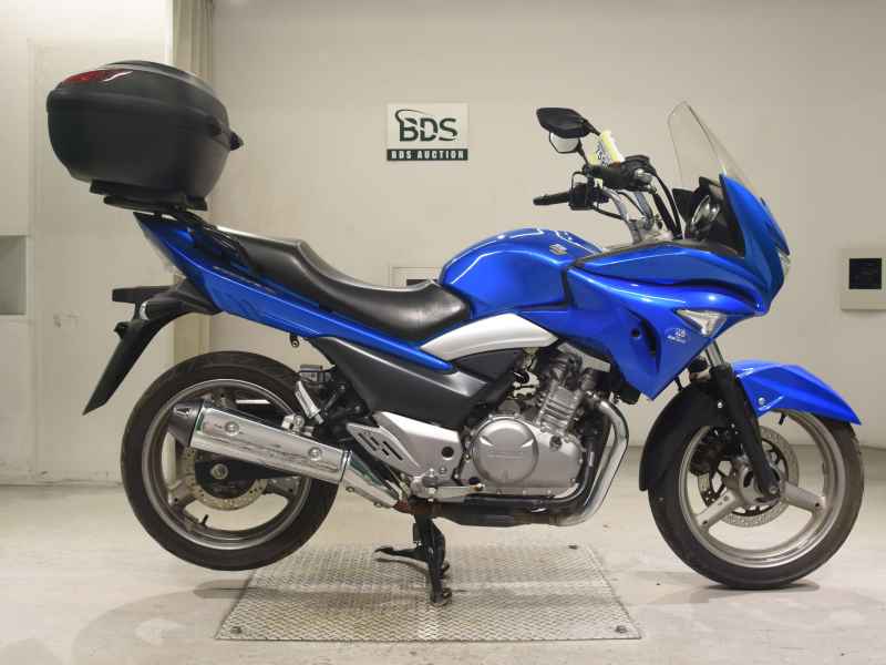 Suzuki GSR250S