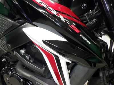 Suzuki GSX-S750