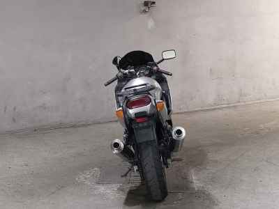 Kawasaki ZZR400 2005