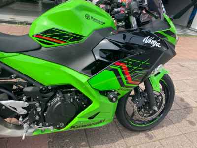 Kawasaki Ninja 400 KRT Edition 2024
