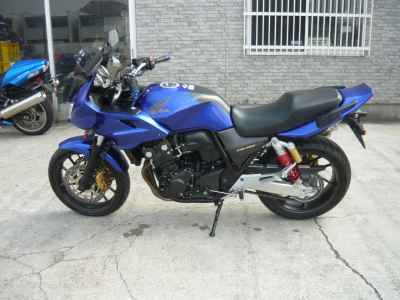 Honda CB400 Super Boldor 2016