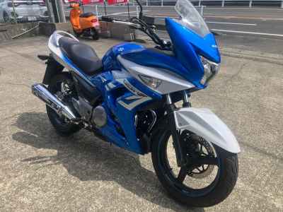 Suzuki GSR250F