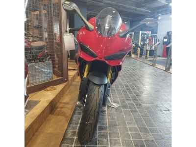 Ducati Panigale V2 2025