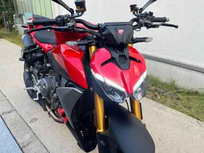 Ducati Streetfighter V2S 2025