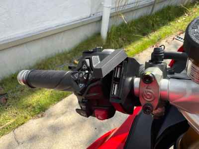 Ducati Panigale V2S 2025