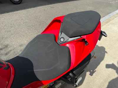 Ducati Panigale V2S 2025