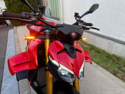 Ducati Streetfighter V4S 2025