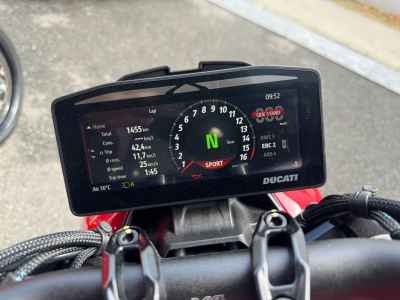 Ducati Streetfighter V4S 2025