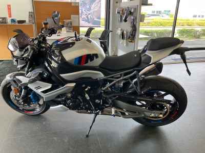 BMW M1000R 2026