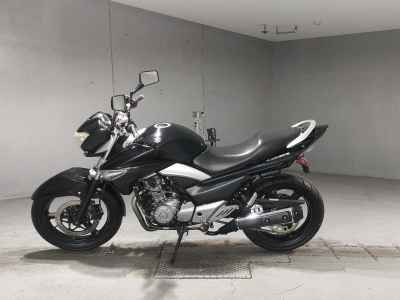 Suzuki GSR250