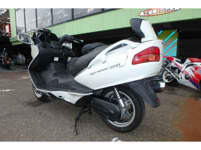 Suzuki Skywave 650LX 2011