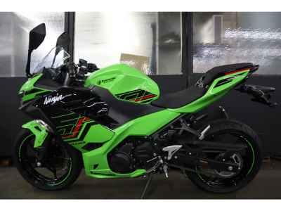 Kawasaki Ninja 400 KRT Edition 2023