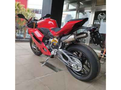 Ducati Panigale V2 2025