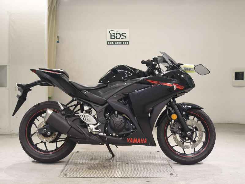 Yamaha YZF-R25 2015
