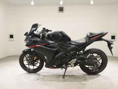 Yamaha YZF-R25 2015