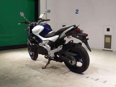 Suzuki Gladius SFV400 2011