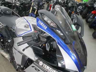 Yamaha YZF-R1 2024