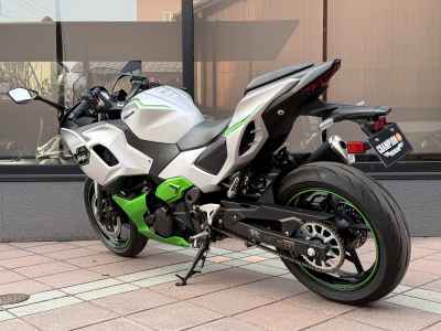 Kawasaki Ninja 7 Hybrid 2025