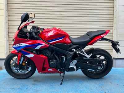 Honda CBR650R E-Clutch 2025