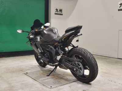 Kawasaki Ninja ZX-25R 2022