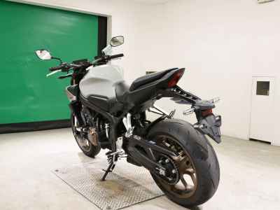 Honda CB650R E-Clutch 2024