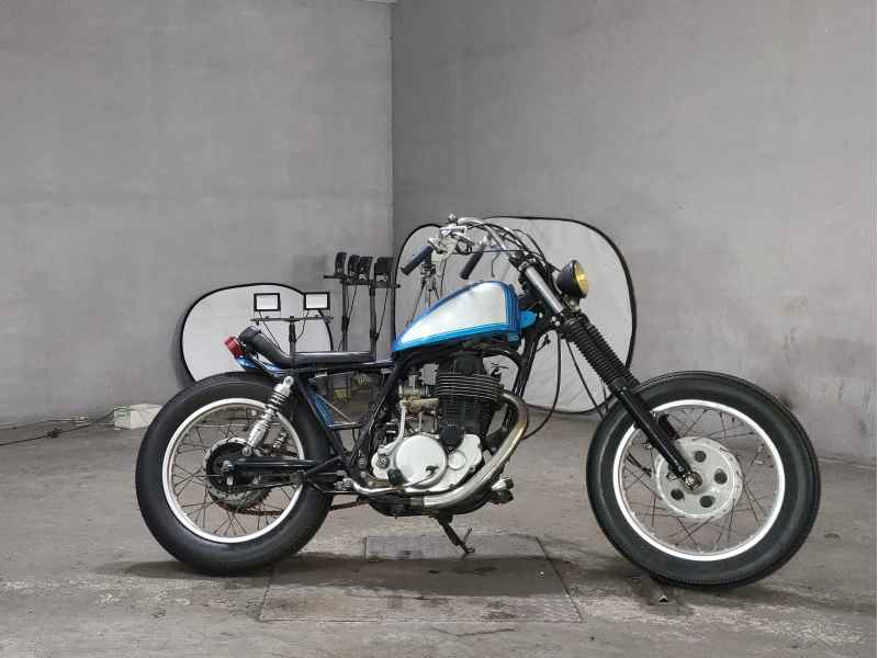 Yamaha SR400 2021