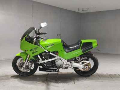 Kawasaki GPZ400R 2048