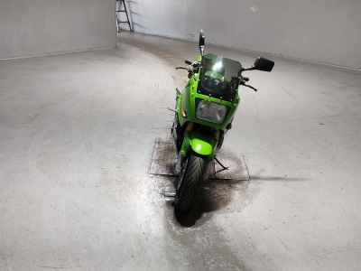 Kawasaki GPZ400R 2048