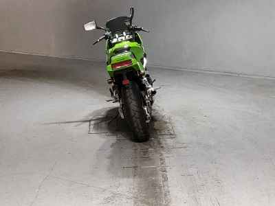 Kawasaki GPZ400R 2048