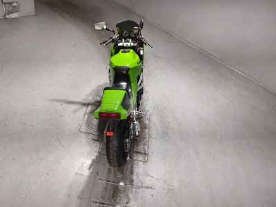 Kawasaki GPZ400R 2048