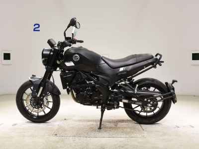 Benelli Leoncino 125