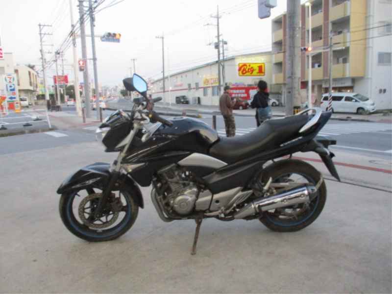 Suzuki GSR250