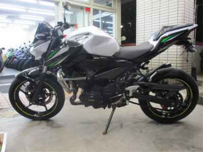 Kawasaki Z400 2021