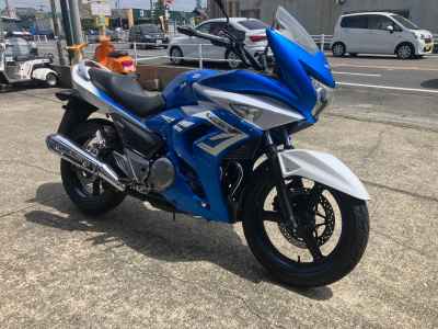 Suzuki GSR250F