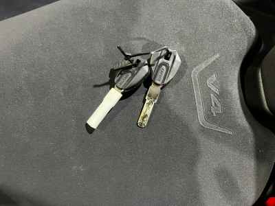 Ducati Streetfighter V4S 2022