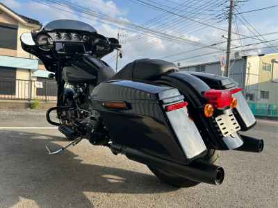 Harley-Davidson FLHXST 2023