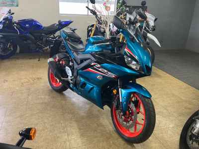 Yamaha YZF-R25 2021