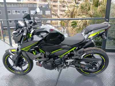 Kawasaki Z400 2022