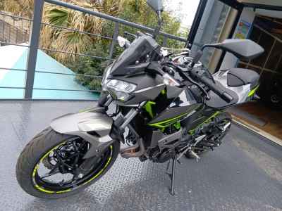 Kawasaki Z400 2022