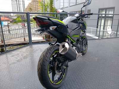 Kawasaki Z400 2022