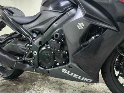 Suzuki GSX-S1000F 2021