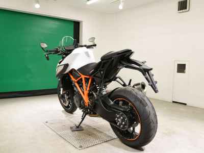 KTM 1290 Super Duke R 2021